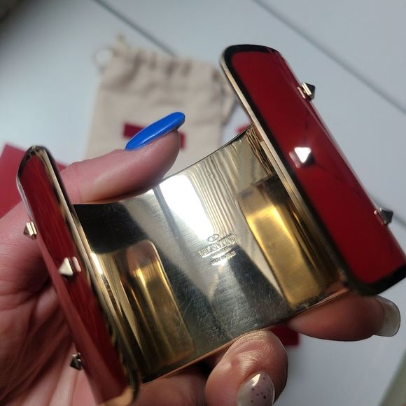 🆕️ VALENTINO Garavani Rockstud cuff stud bracelet Gift - Picture 7 of 16